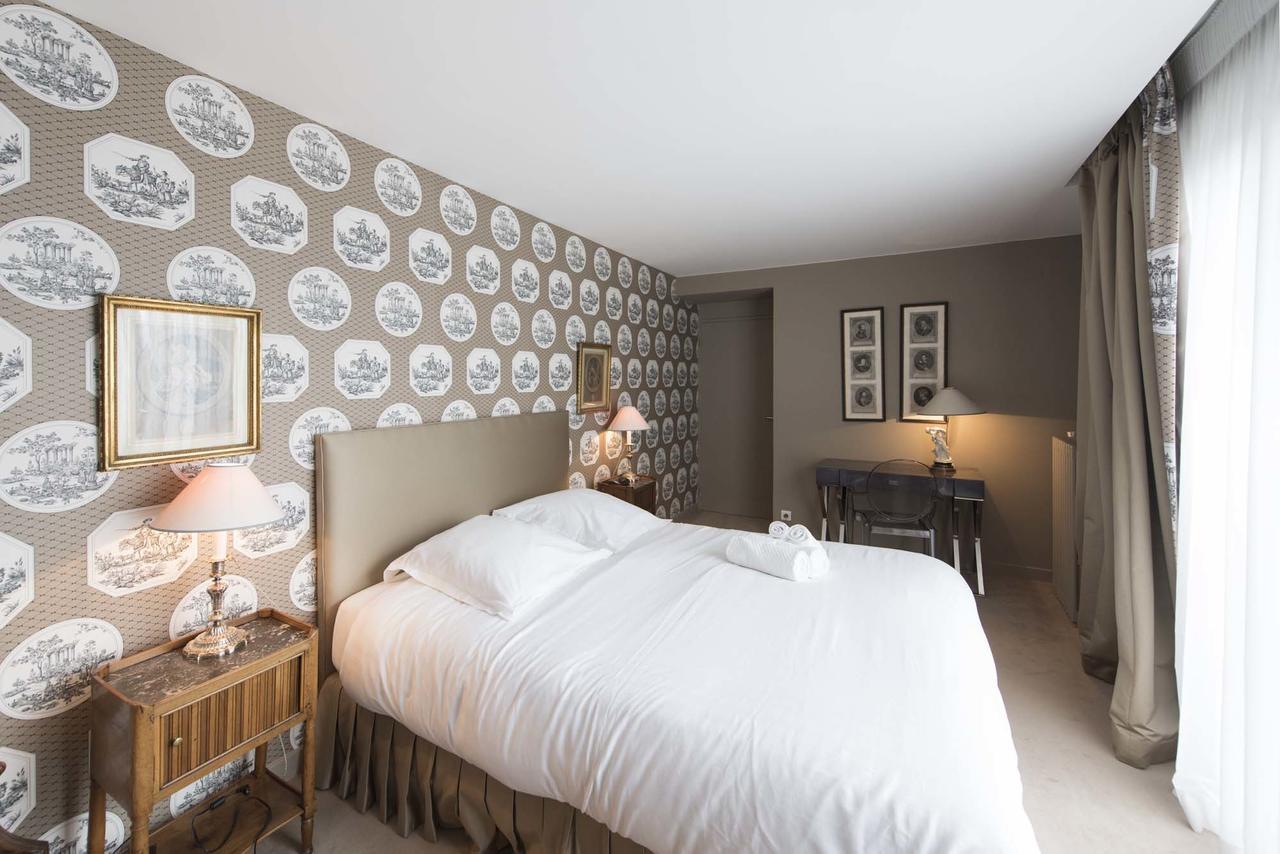 Veeve - Steps From The Eiffel Tower Apartment *