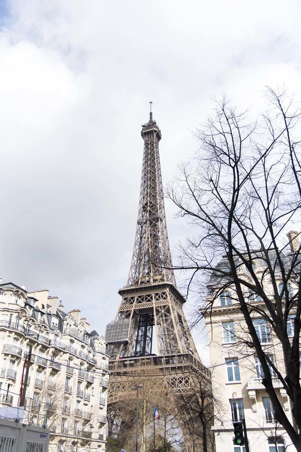 Veeve - Steps From The Eiffel Tower Apartment